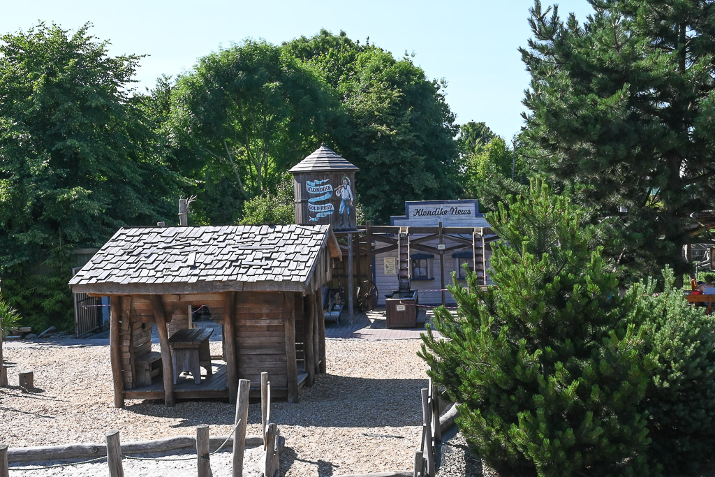 Holzhaus im Park