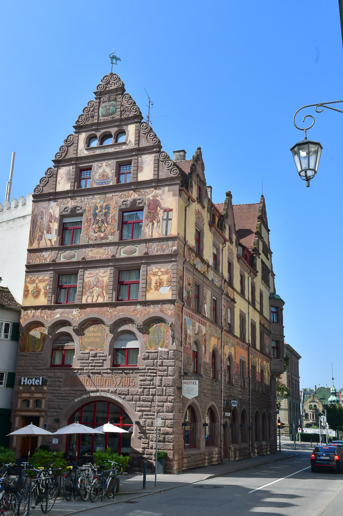 Historisches Gebäude in Konstanz im Hochformat