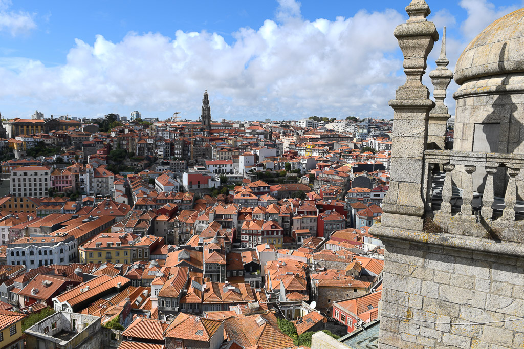 Blick über die Dächer von Porto vom Domturm