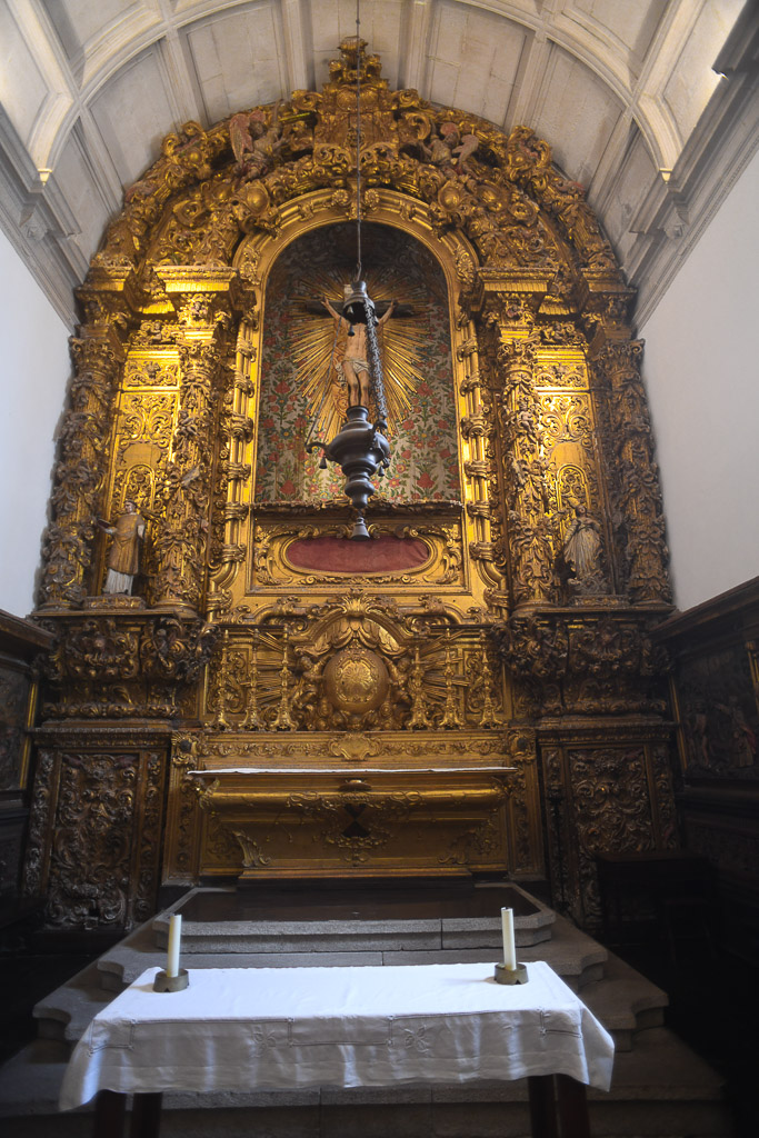 Kapelle mit goldenem Altar