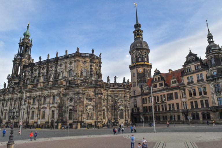 Hofkirche am Theaterplatz