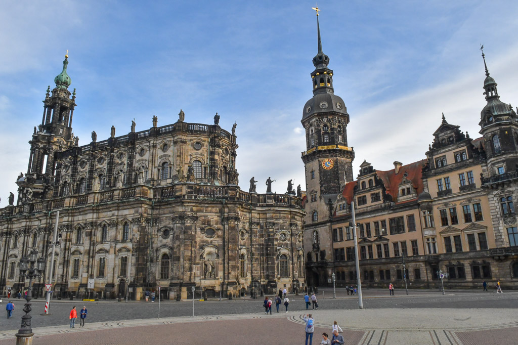 Hofkirche am Theaterplatz