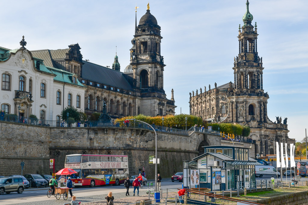 Hofkirche mit Blick auf die Elbe