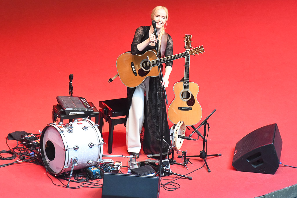 Tina Dico auf der Freilichtbühne Krusenkoppel