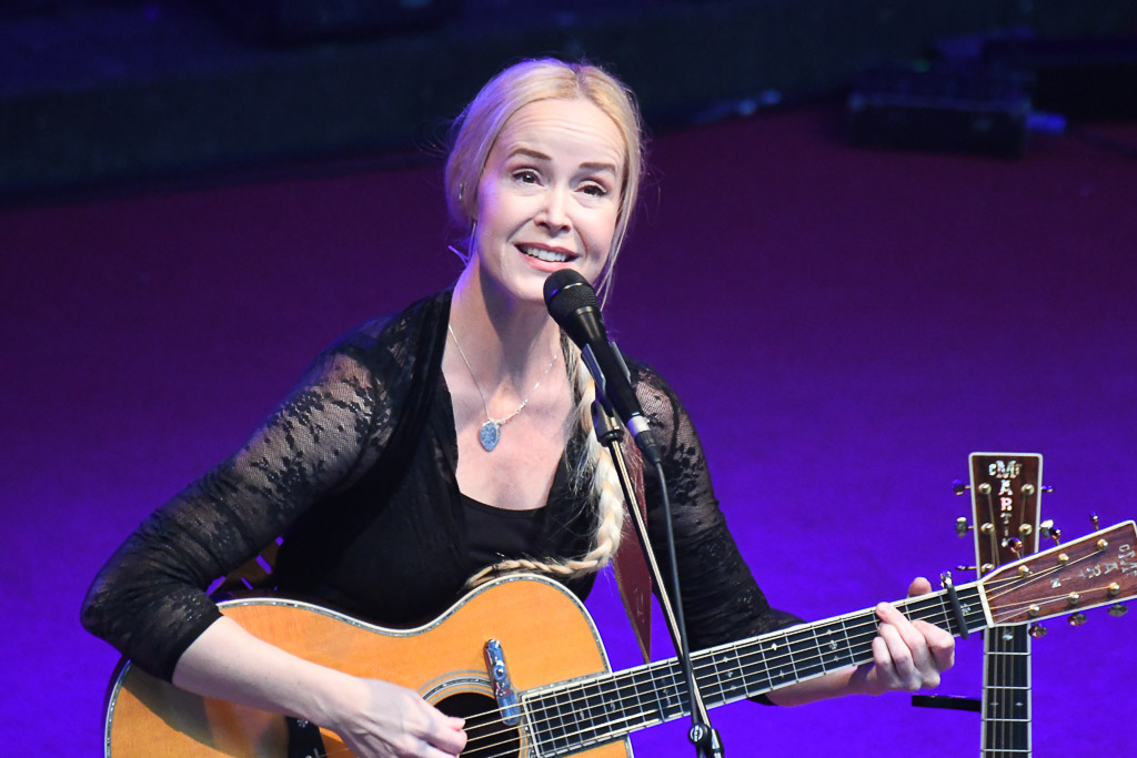 Tina Dico auf der Freilichtbühne Krusenkoppel