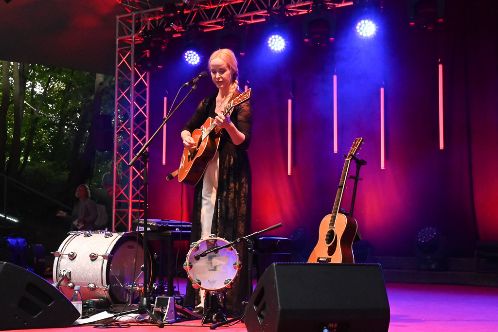 Tina Dico auf der Freilichtbühne Krusenkoppel