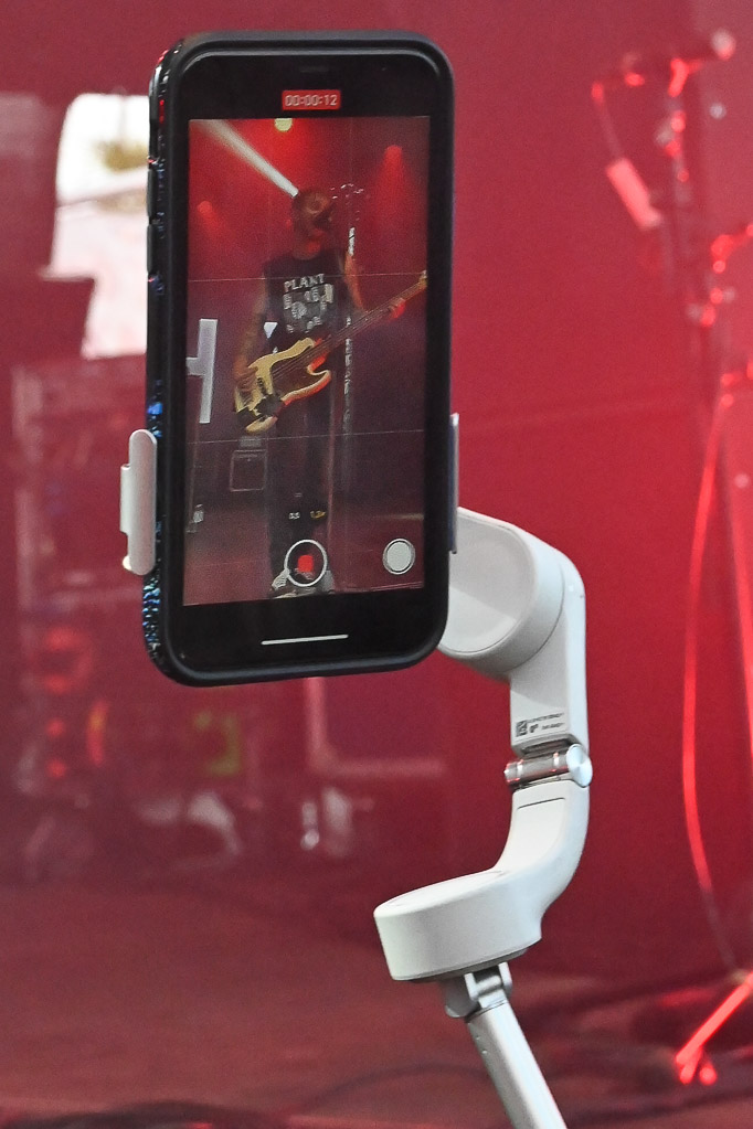 Handyfoto vom Konzert im Hochformat