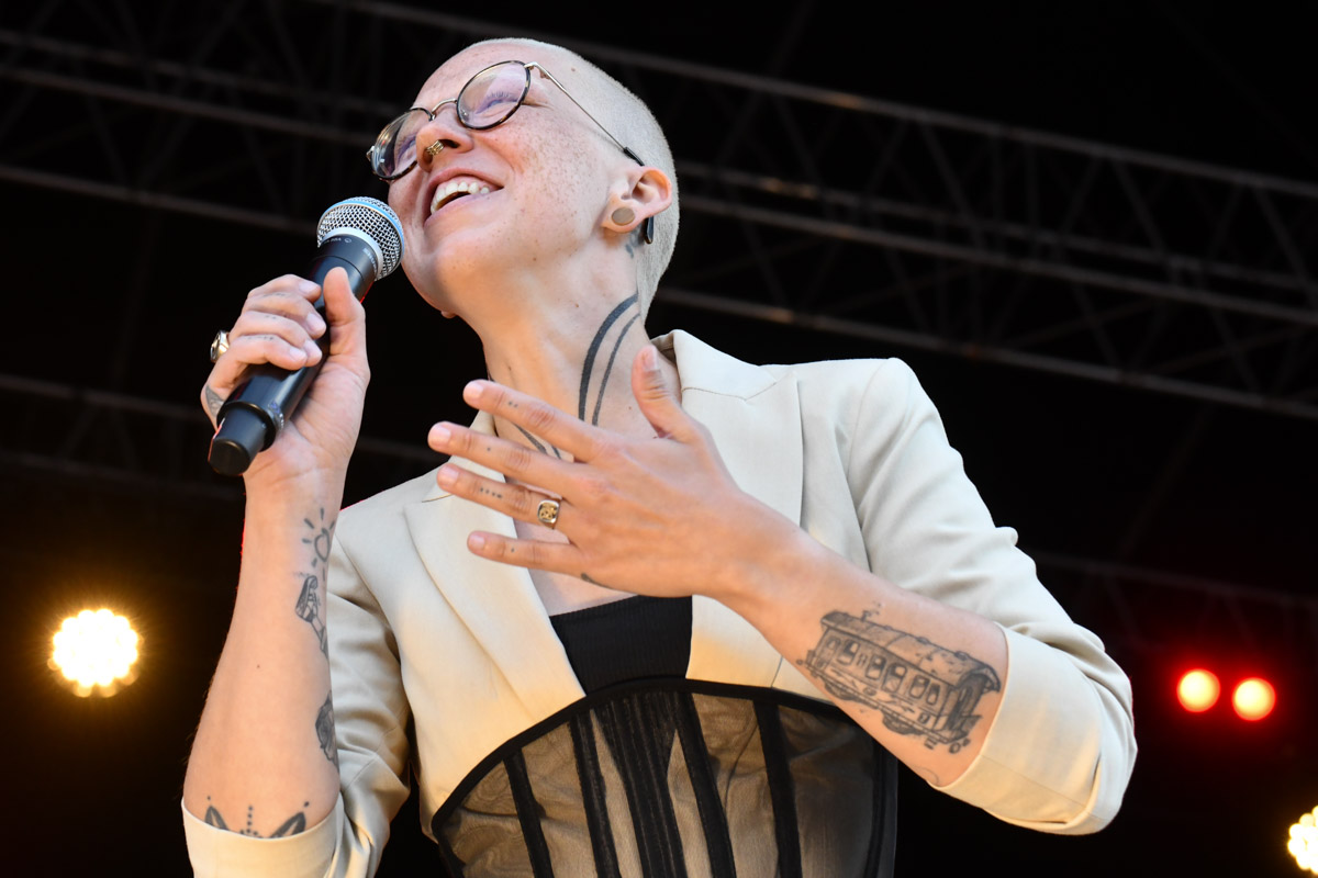 Stefanie Heinzmann bei Pop meets Classic auf der Rathausbühne