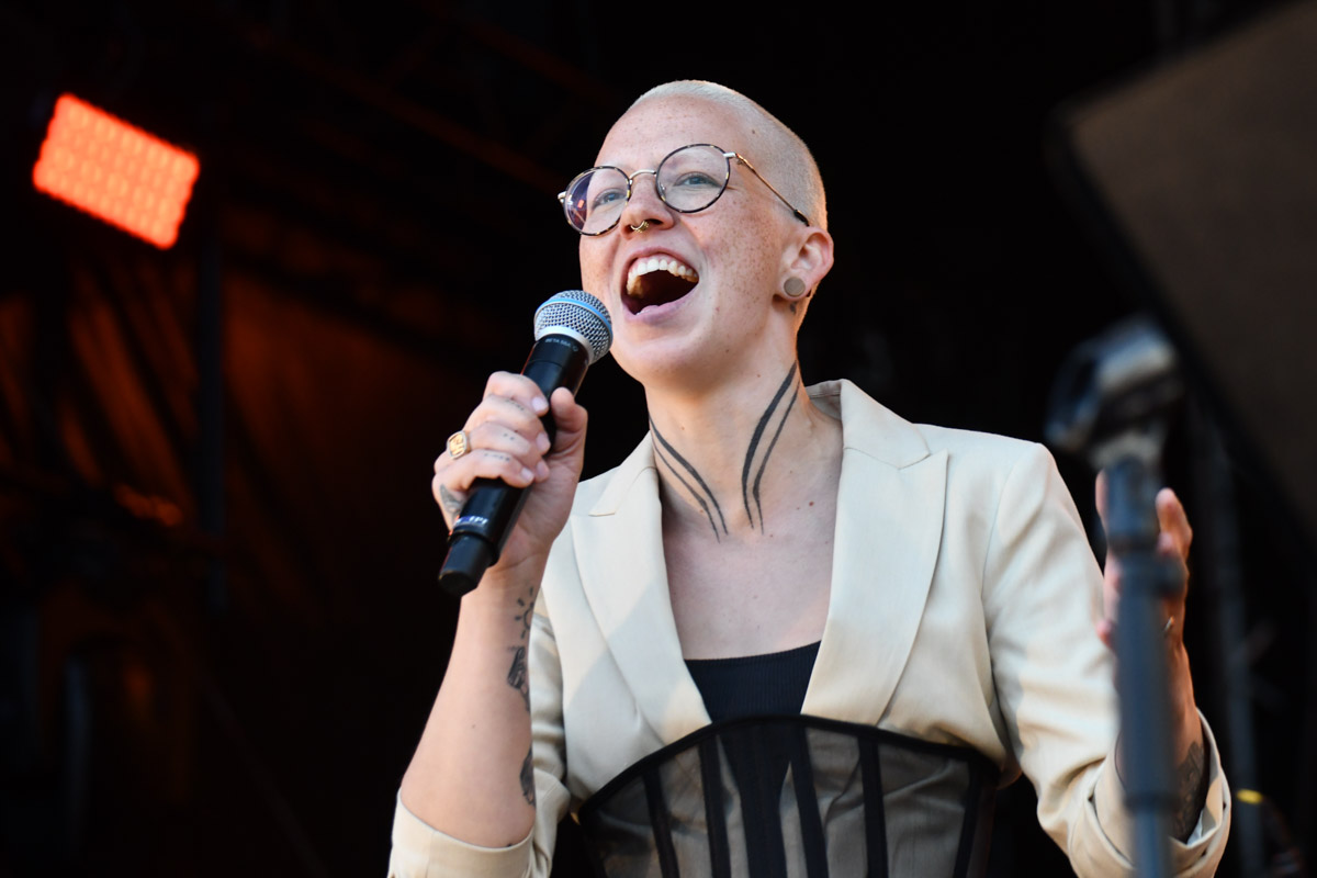 Stefanie Heinzmann bei Pop meets Classic auf der Rathausbühne