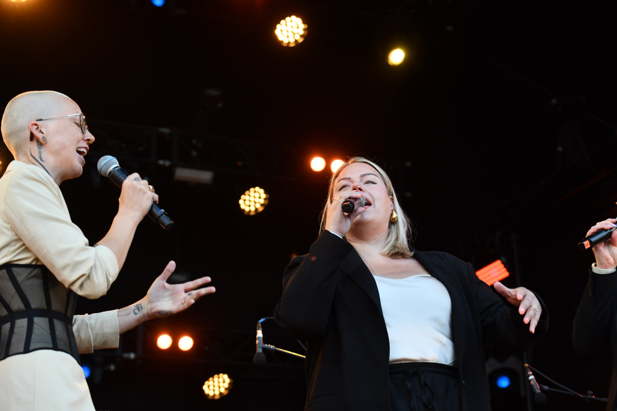 Stefanie Heinzmann bei Pop meets Classic auf der Rathausbühne