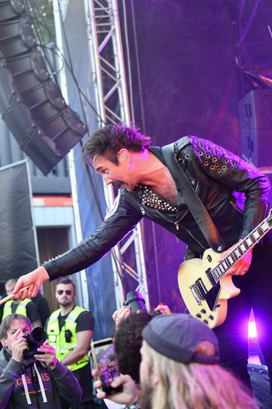 Royal Republic im Radio Bob Rockcamp im Hochformat