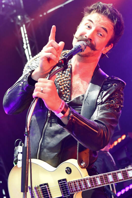 Royal Republic im Radio Bob Rockcamp im Hochformat