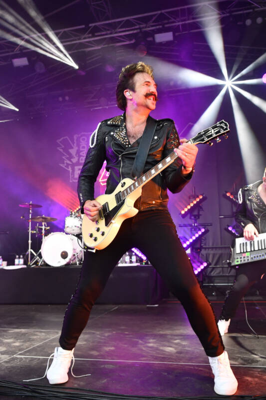 Royal Republic im Radio Bob Rockcamp im Hochformat