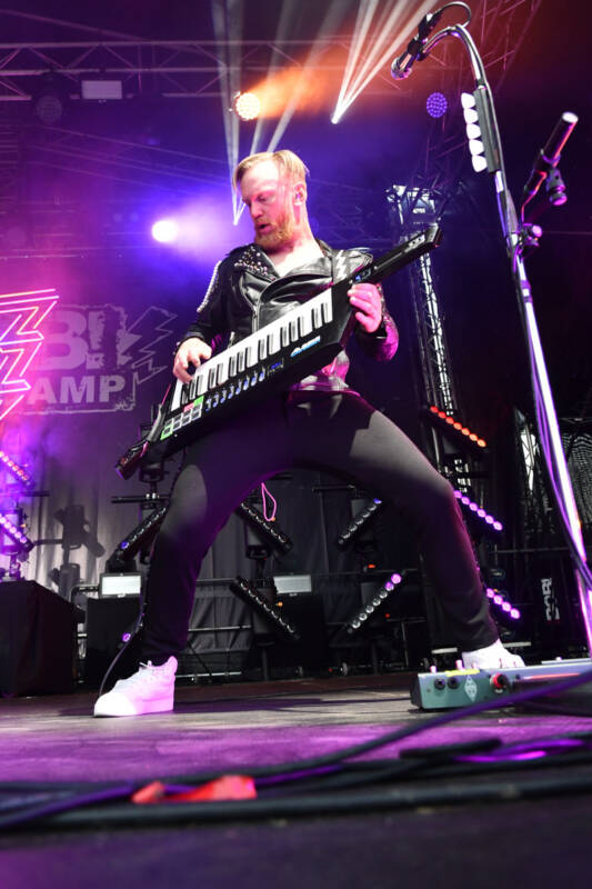 Royal Republic im Radio Bob Rockcamp im Hochformat