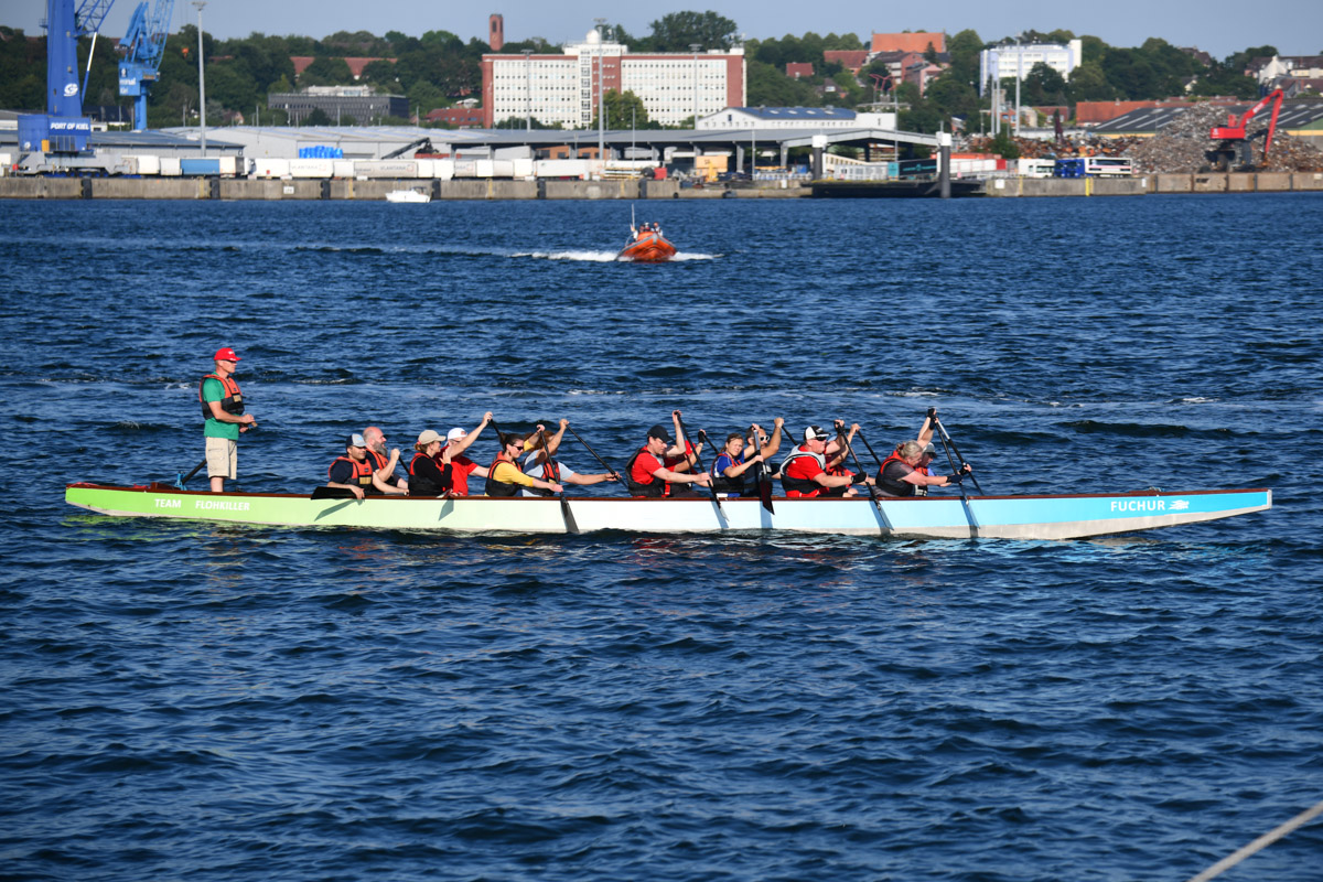 Drachenboot auf der Förde