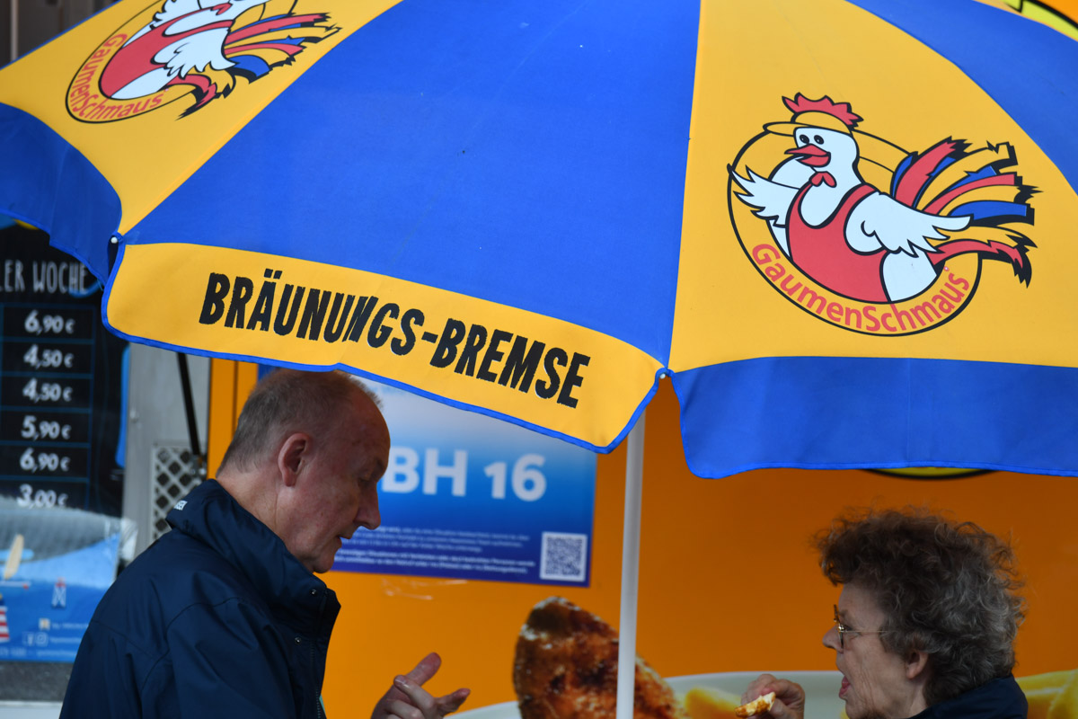 Sonnenschirm an einem Stand