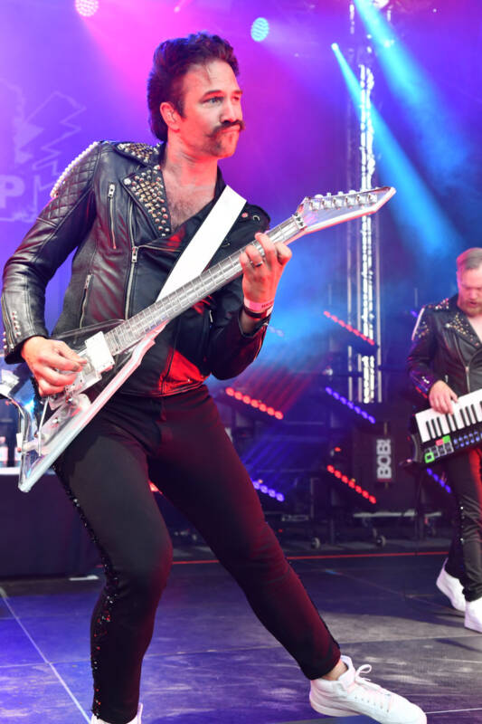 Royal Republic im Radio Bob Rockcamp im Hochformat