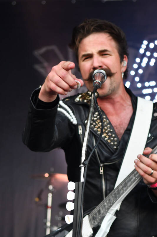 Royal Republic im Radio Bob Rockcamp im Hochformat