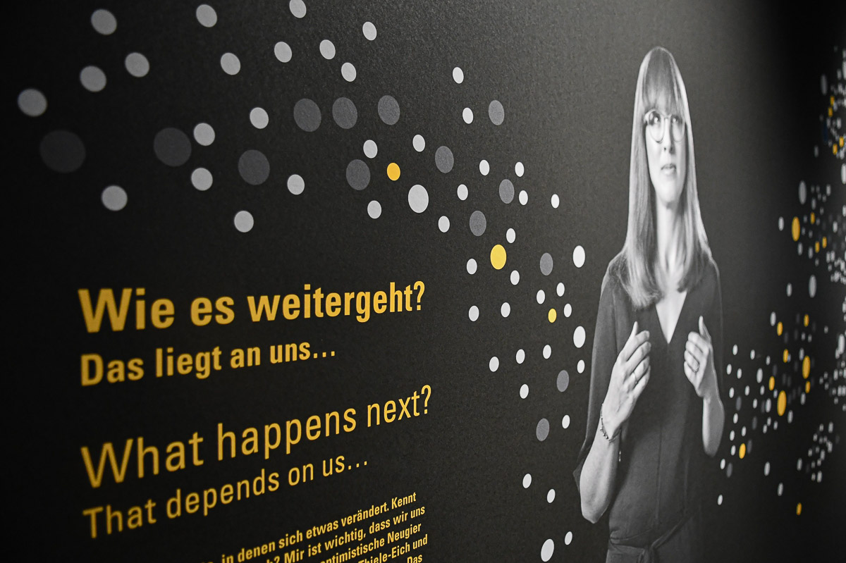 Wand mit der Frage „Wie es weitergeht?“