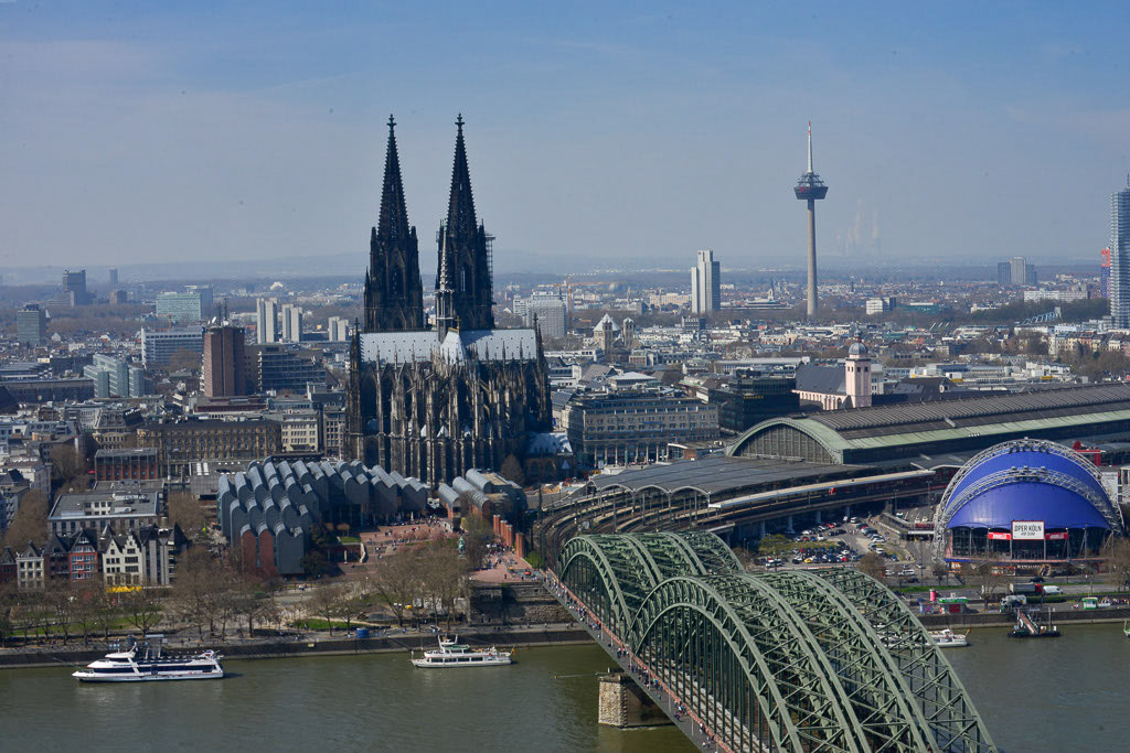 Kölner Dom und Hauptbahnhof von oben