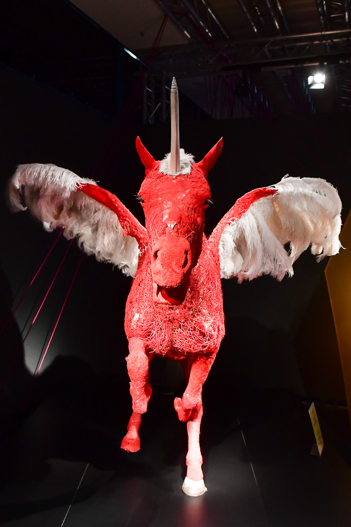 Geflügeltes Plastinat im Hochformat