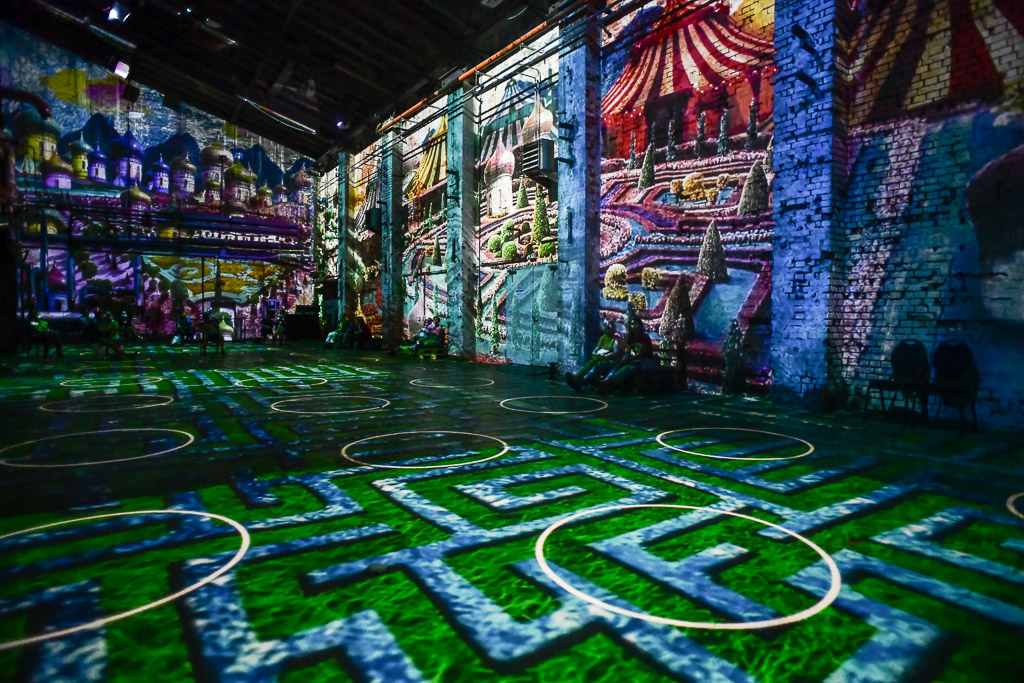 Projektion mit grünem Labyrinth