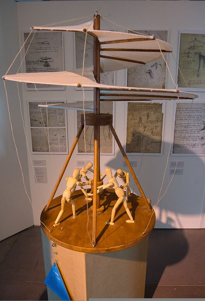 Hubschrauber-Modell im Hochformat