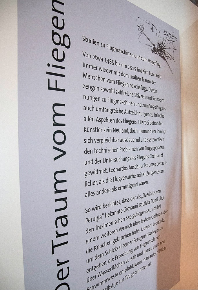 Texttafel „Der Traum vom Fliegen“ im Hochformat