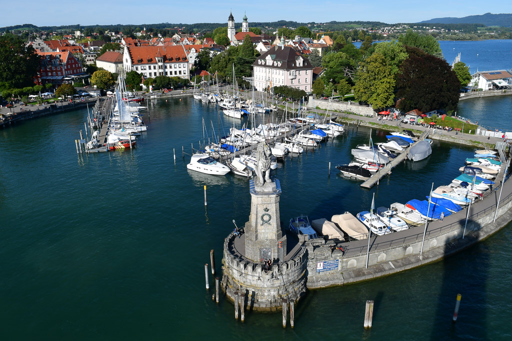 Luftbild des Lindauer Hafens mit Leuchtturm