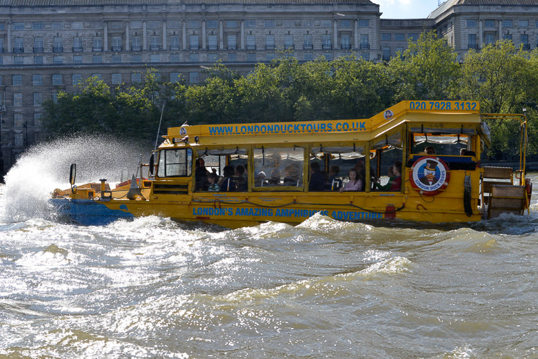 Duck-Fahrzeug im Wasser