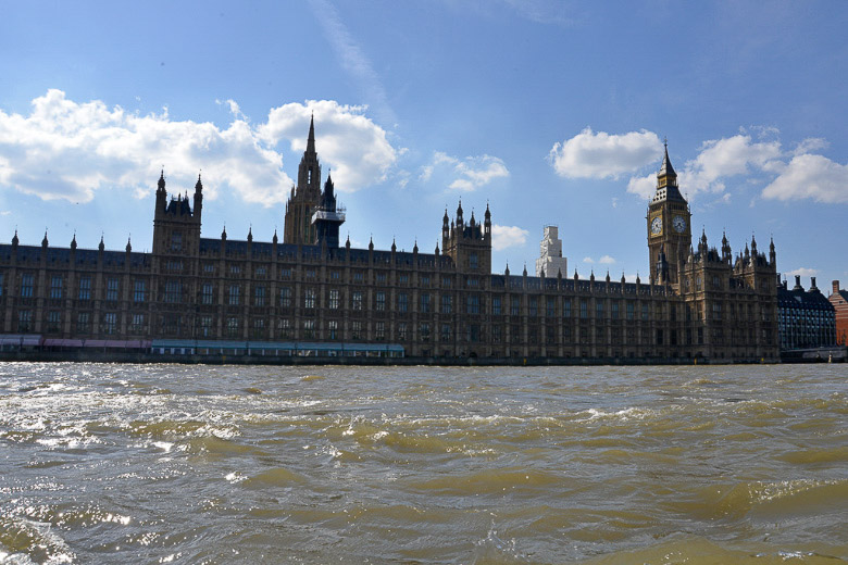 Blick vom Boot auf das Parlament