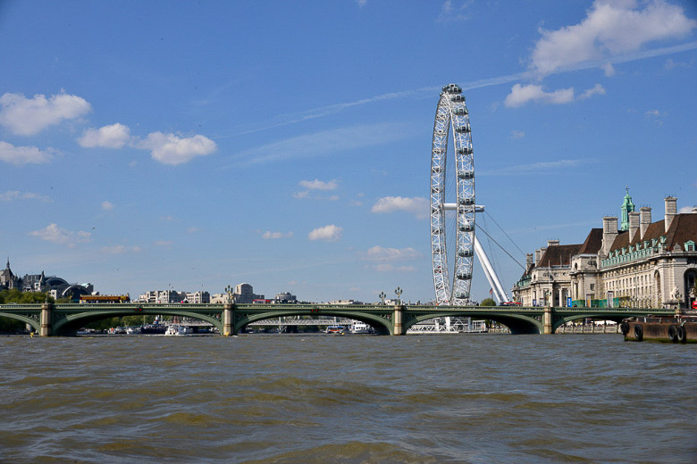 London Eye und Brücke über der Themse