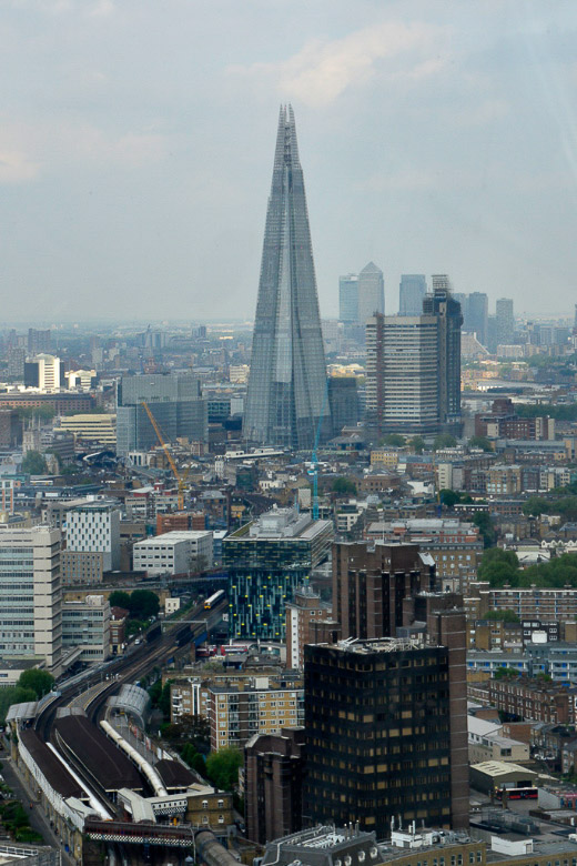 Hochhaus The Shard im Hochformat