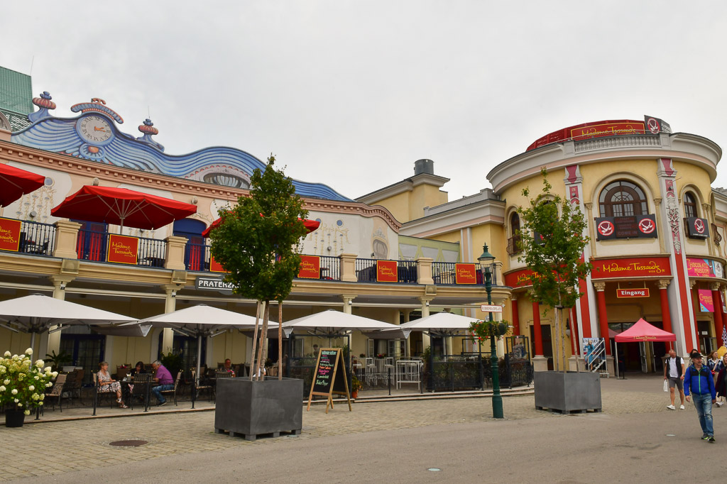 Riesenradplatz im Prater mit Restaurants