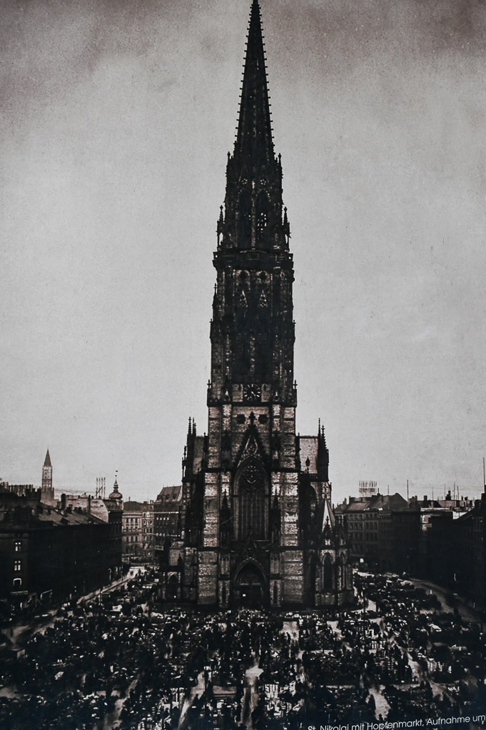 Historische Aufnahme des Nikolaiturms im Hochformat
