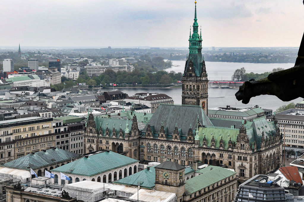 Rathaus und Alster vom Nikolaiturm