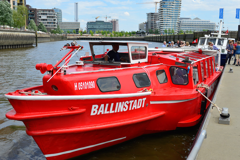 Barkasse am Anleger