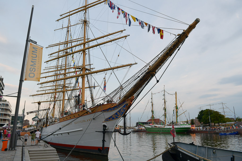 Schiffe im Neuen Hafen