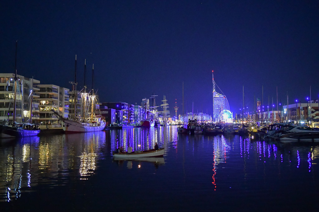 Höhenfeuerwerk über dem Hafen