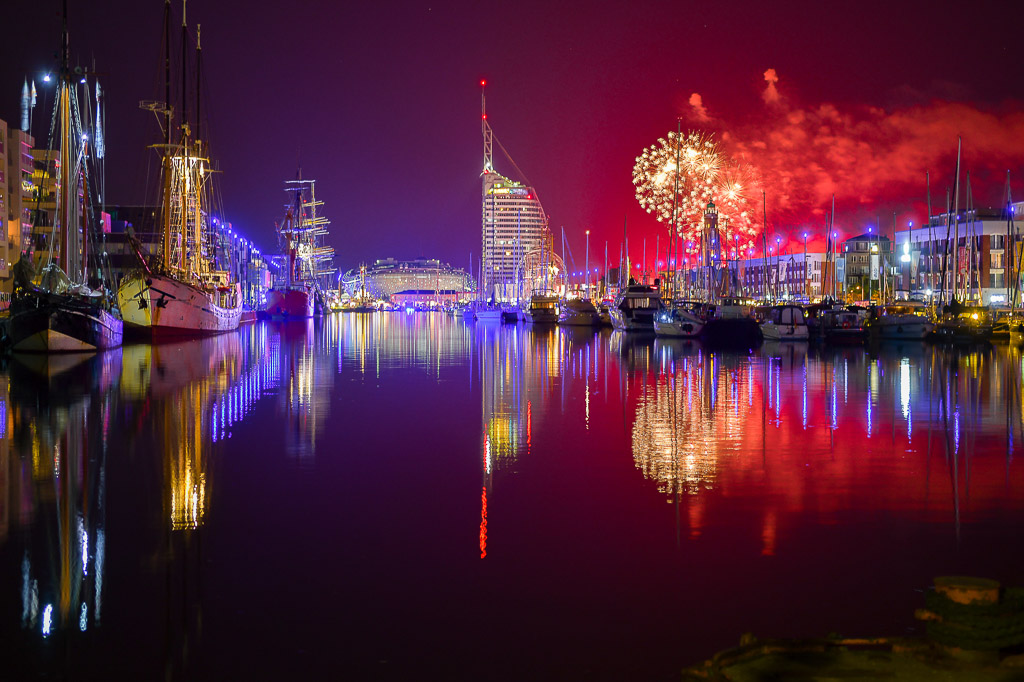 Höhenfeuerwerk über dem Hafen