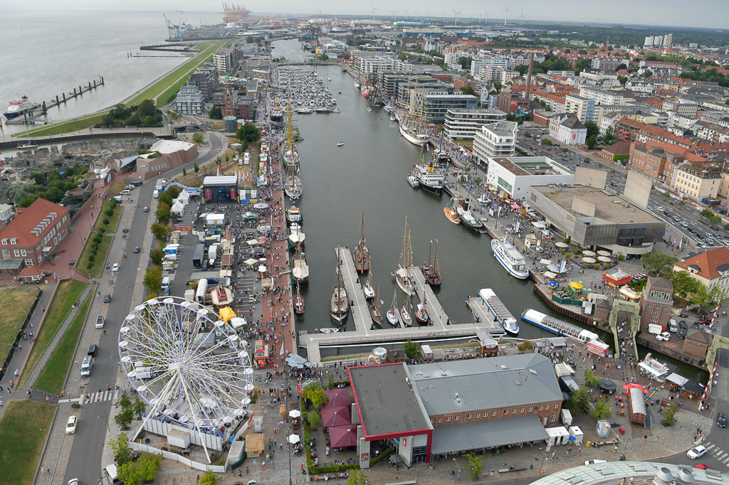 Luftbild vom Hafen und Festgelände