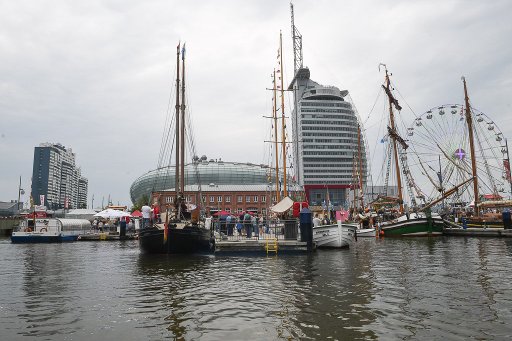 Traditionsschiffe im Neuen Hafen