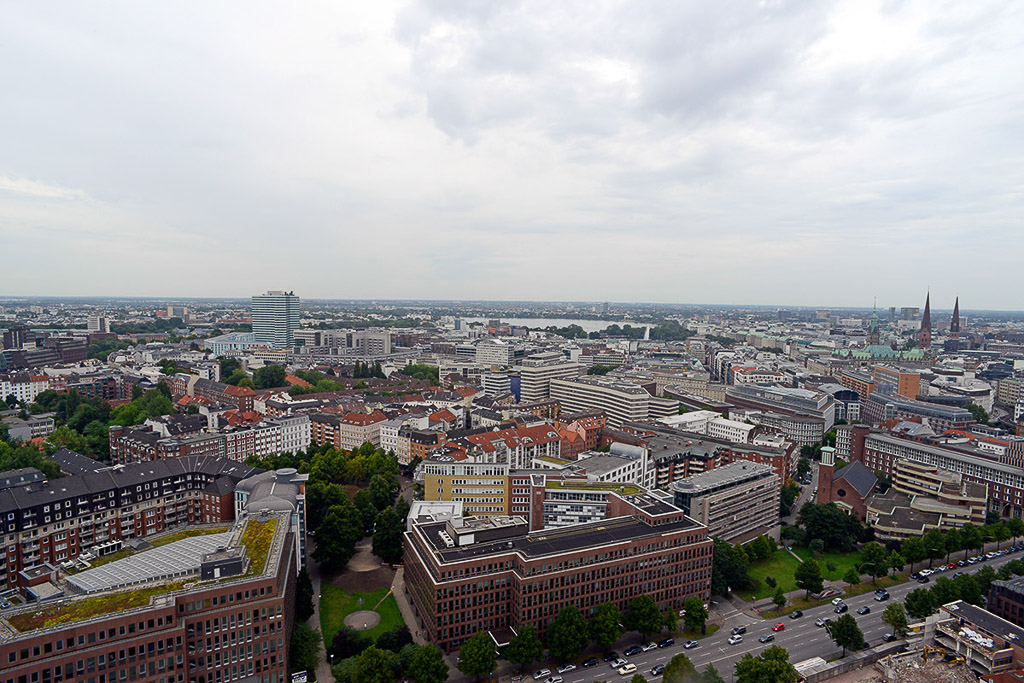 Blick vom Turm auf Dächer und Straßen
