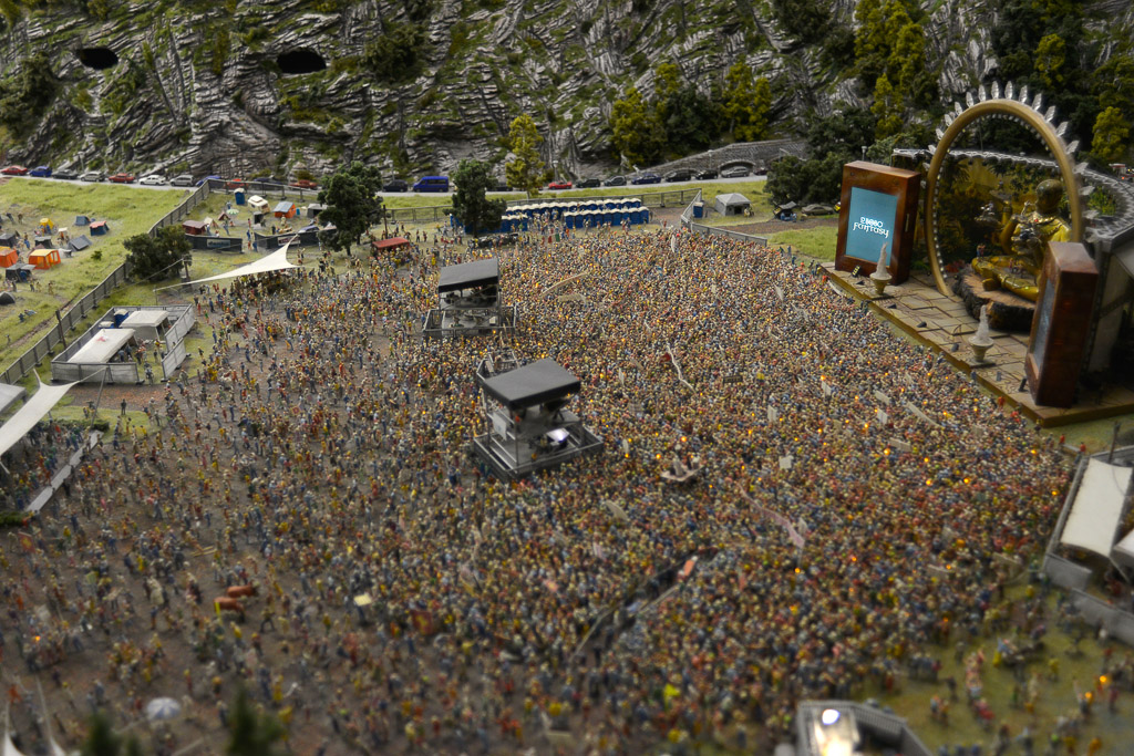 Open-Air-Festival mit Besuchermenge