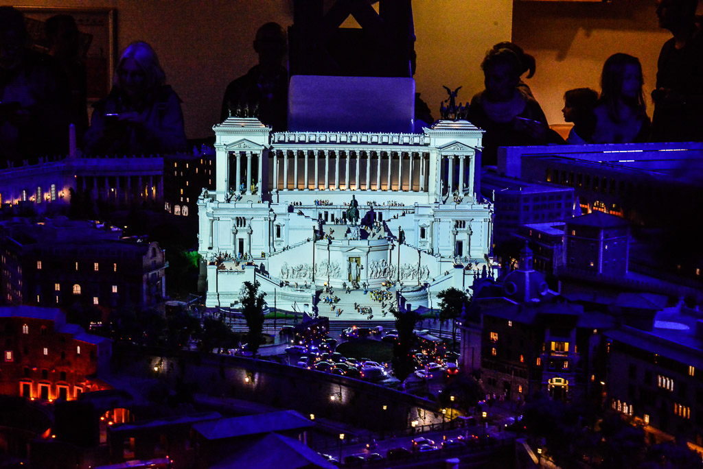 Nationaldenkmal in Rom bei Nacht