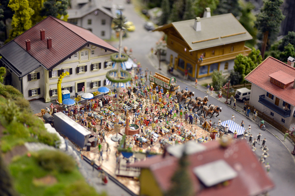 Konzert vor Häusern