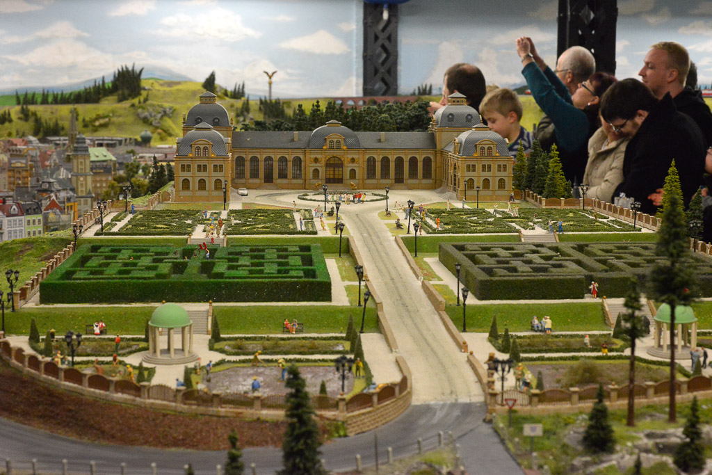 Schlossgarten mit Zuschauern