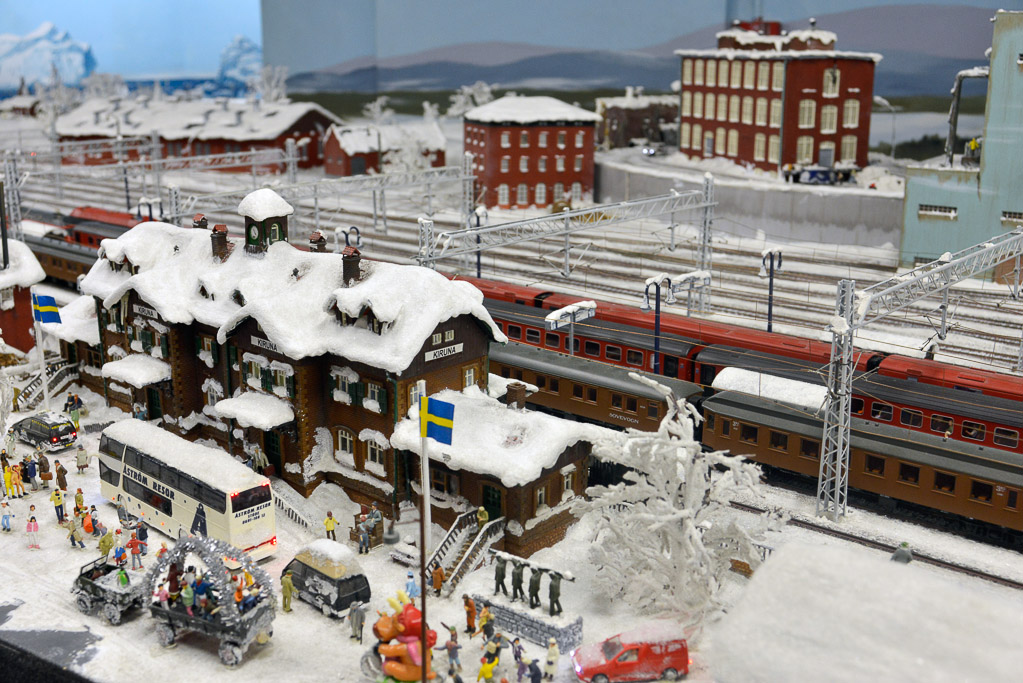 Bahnhof und Gleisanlagen im Winter
