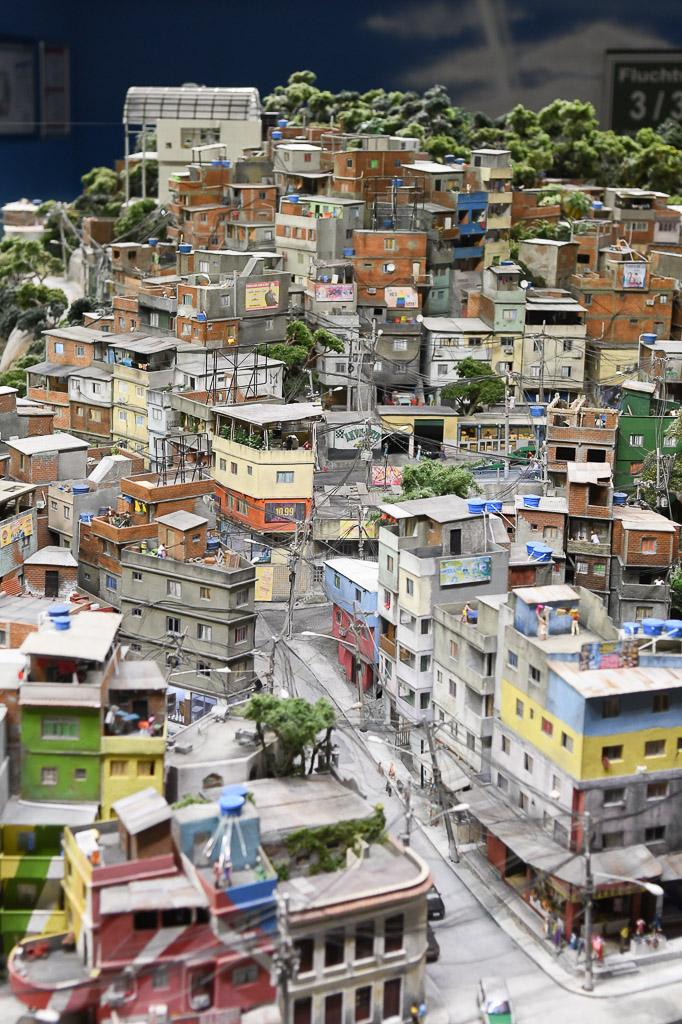 Favela in Rio im Hochformat