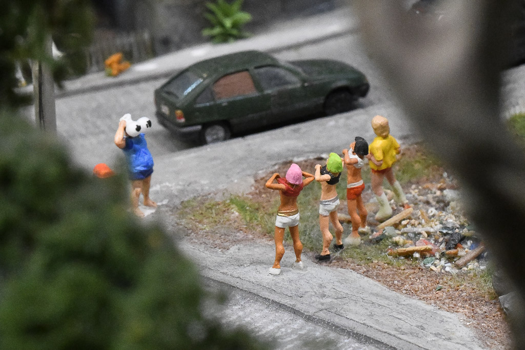 Figuren am Straßenrand
